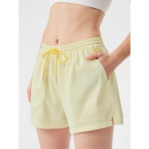 Outdoor Voices SolarCool 5” Beach Shorts Size medium MD Mellow light yellow
